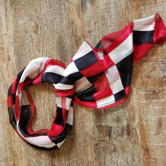 ADRIENNE VITTADINI Vintage red, white, black Printed Silk Scarf. EUC - Picture 7 of 9